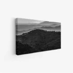لوحات مناظر طبيعية تجسد جبالاً مهيبة بلونين أسود وأبيض، مع أجواء هادئة وساحرة. لوحات فخمة، لوحات جدارية للمنزل، لوحات مودرن.