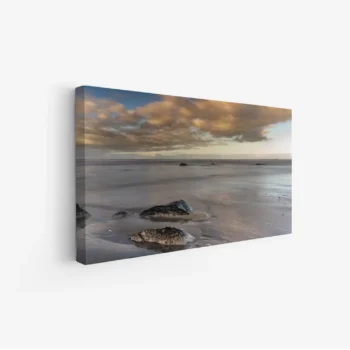 لوحات مناظر طبيعية تعكس سكون البحر مع صخور داكنة تحت سماء ملبدة بالغيوم، لوحات فنية عصرية، لوحات جدارية للمنزل.