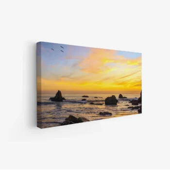 لوحات مناظر طبيعية غنية بألوان الغروب الدافئة مع صخور بحرية، جو هادئ ومريح. لوحات فنية عصرية، لوحات جدارية للمنزل، لوحات أنيقة.