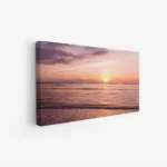 لوحات مناظر طبيعية غنية بألوان الغروب الوردية فوق البحر الهادئ، جو من السكينة. لوحات فخمة، لوحات جدارية للمنزل، لوحات أنيقة.
