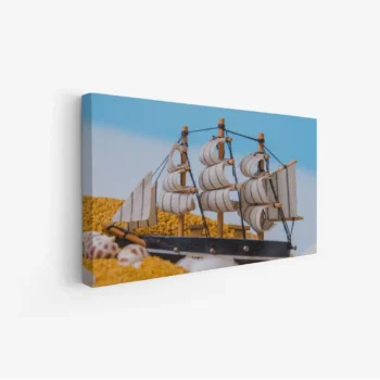 لوحات بحرية تجسد سفينة بأشرعة بيضاء وسط رمال ذهبية وزرقة السماء، لوحات فنية عصرية، لوحات جدارية للمنزل.