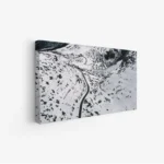 لوحة جبال مغطاة بالثلوج مع طريق متعرج، ألوان رمادية وبيضاء تعكس الهدوء، لوحات مناظر طبيعية، لوحات كانفاس.