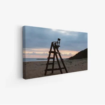 لوحات مناظر طبيعية تعكس مشهد شاطئي هادئ مع ألوان غائمة وزرقة البحر، أجواء مريحة. لوحات فنية عصرية، لوحات جدارية للمنزل، لوحات أنيقة.