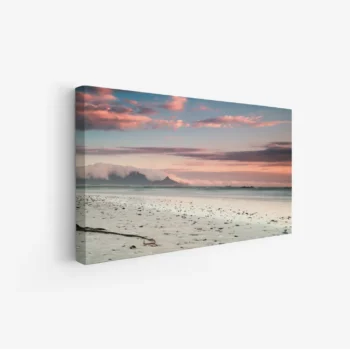 لوحات مناظر طبيعية تتضمن بحرًا هادئًا وأفقًا ملونًا بألوان وردية وزرقاء، جو مريح. لوحات فخمة، لوحات جدارية للمنزل، لوحات أنيقة.