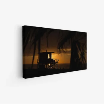 لوحات مناظر طبيعية لغروب الشمس مع برج إنقاذ مظلم، ألوان دافئة وهادئة، جو رومانسي. لوحات فنية عصرية، لوحات جدارية للمنزل، لوحات أنيقة.