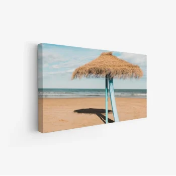 لوحات مناظر طبيعية لشاطئ هادئ مع مظلة من القش، ألوان زرقاء ورملية، جو مريح ومشمس. لوحات جدارية للمنزل، لوحات فخمة، لوحات أنيقة.