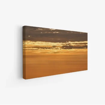 لوحة منظر ليلي بألوان دافئة تتدرج بين البرتقالي والذهبي مع سحب خفيفة، لوحات طبيعة، لوحات كانفاس أنيقة.