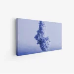 لوحة سماء وغيوم بتدرجات زرقاء وبيضاء، تعكس إحساسًا بالهدوء والغموض، لوحات فن عصري، لوحات كانفاس.