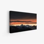 لوحة جبال بألوان غروب الشمس الدافئة مع قمم ثلجية، تعكس جمال الطبيعة الخلابة، لوحات مناظر طبيعية، لوحات كانفاس.