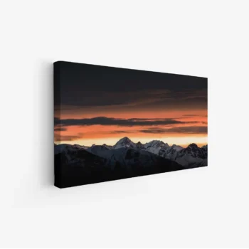 لوحة جبال بألوان غروب الشمس الدافئة مع قمم ثلجية، تعكس جمال الطبيعة الخلابة، لوحات مناظر طبيعية، لوحات كانفاس.