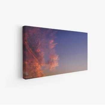 لوحة منظر ليلي بألوان دافئة من الغيوم المتلألئة تحت سماء زرقاء، لوحات طبيعة، لوحات كانفاس أنيقة.