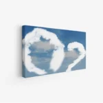 لوحة سماء زرقاء مع سحب بيضاء تتشكل بشكل فني، تعكس شعور الهدوء والسكينة، لوحات طبيعة، لوحات كانفاس.