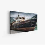 لوحة بحرية لسفينة قديمة مهجورة بألوان داكنة وجو غامض، لوحات جمادات ومعالم، لوحات كانفاس.