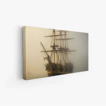 لوحة بحرية ضبابية لسفينة تاريخية بألوان دافئة تعكس الغموض والهدوء، لوحات فنية مودرن، لوحات كانفاس.