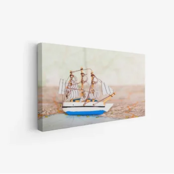 لوحة بحر بسفينة خشبية صغيرة تتوسط ألوان هادئة مع خريطة خلفية، لوحات طبيعة، لوحات كانفاس أنيقة