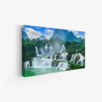 لوحات مناظر طبيعية لشلالات مائية محاطة بغابات خضراء وجبال زرقاء، جو هادئ ومنعش. لوحات فخمة، لوحات جدارية للمنزل، لوحات أنيقة.