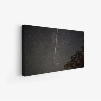 لوحة سماء مرصعة بالنجوم مع شهاب متساقط، ألوان داكنة وهادئة، جو ساحر وهادئ، مناظر طبيعية، لوحات فنية عصرية، لوحات جدارية للمنزل.