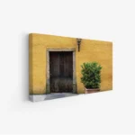 لوحة أبواب - باب خشبي - جدار أصفر - دافئ - لوحات فنية مودرن - لوحات كانفاس