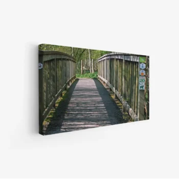 لوحة طبيعة هادئة - جسر خشبي - أشجار خضراء - مشمس - لوحات طبيعة - لوحات كانفاس