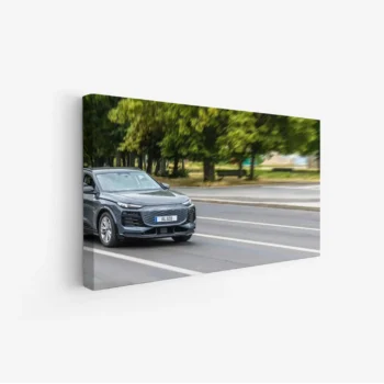 لوحة سيارات - سيارة حديثة - شارع أخضر - ديناميكي - لوحات فنية مودرن - لوحات كانفاس
